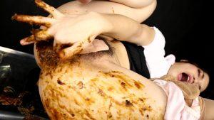 糞かき出しハードアナルオナニー 糞まみれの女